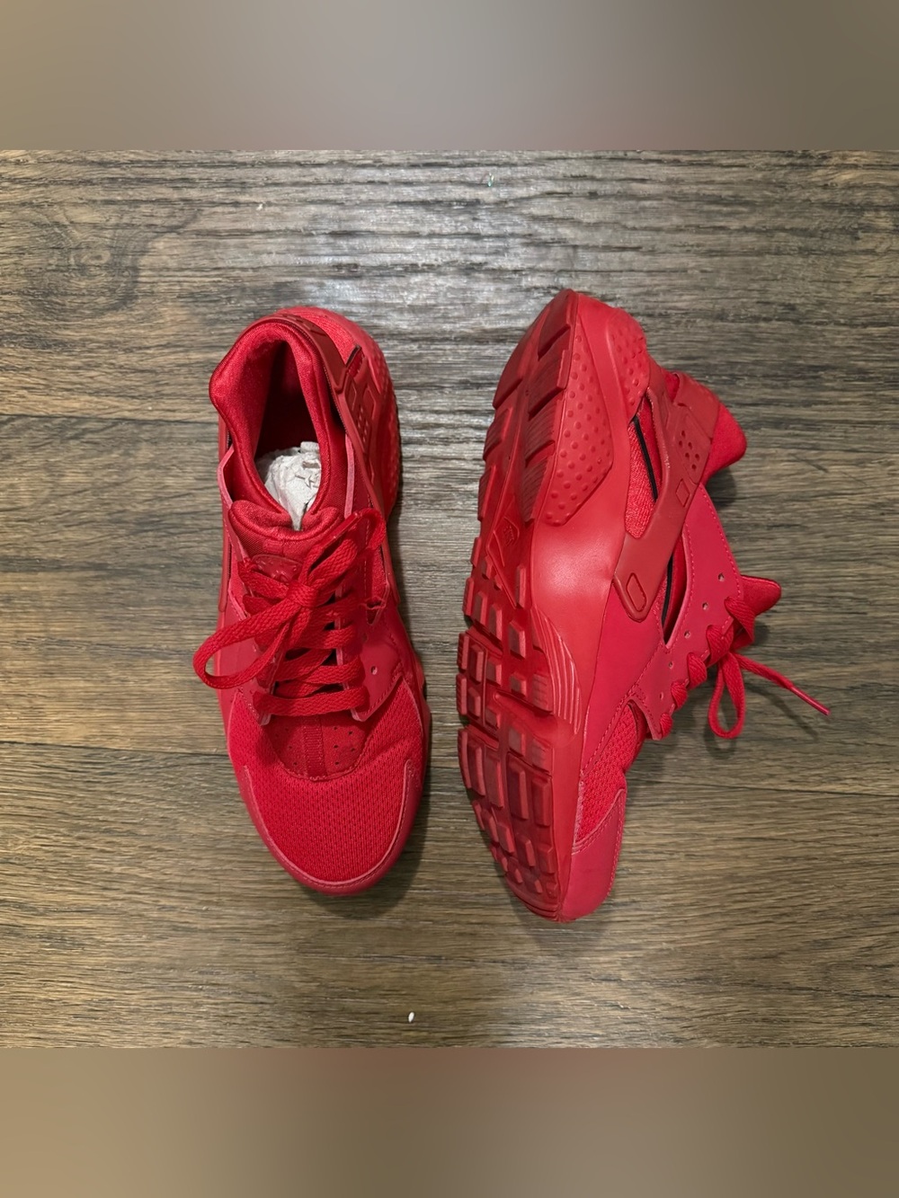 Nike Huarache Run Size 7// 8.5 Women All-Red Athletic Sneakers